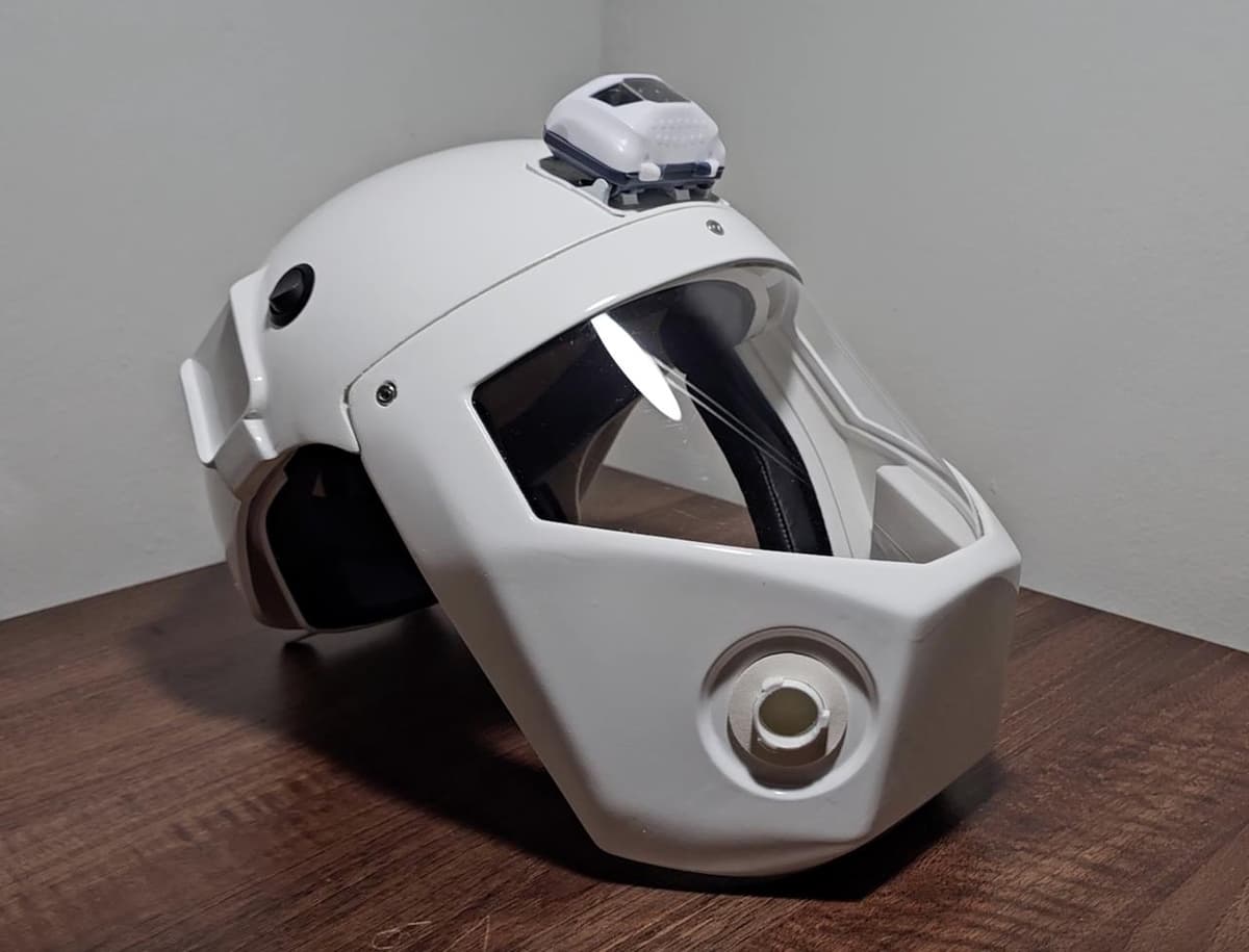 Final production-ready Atom 5 helmet